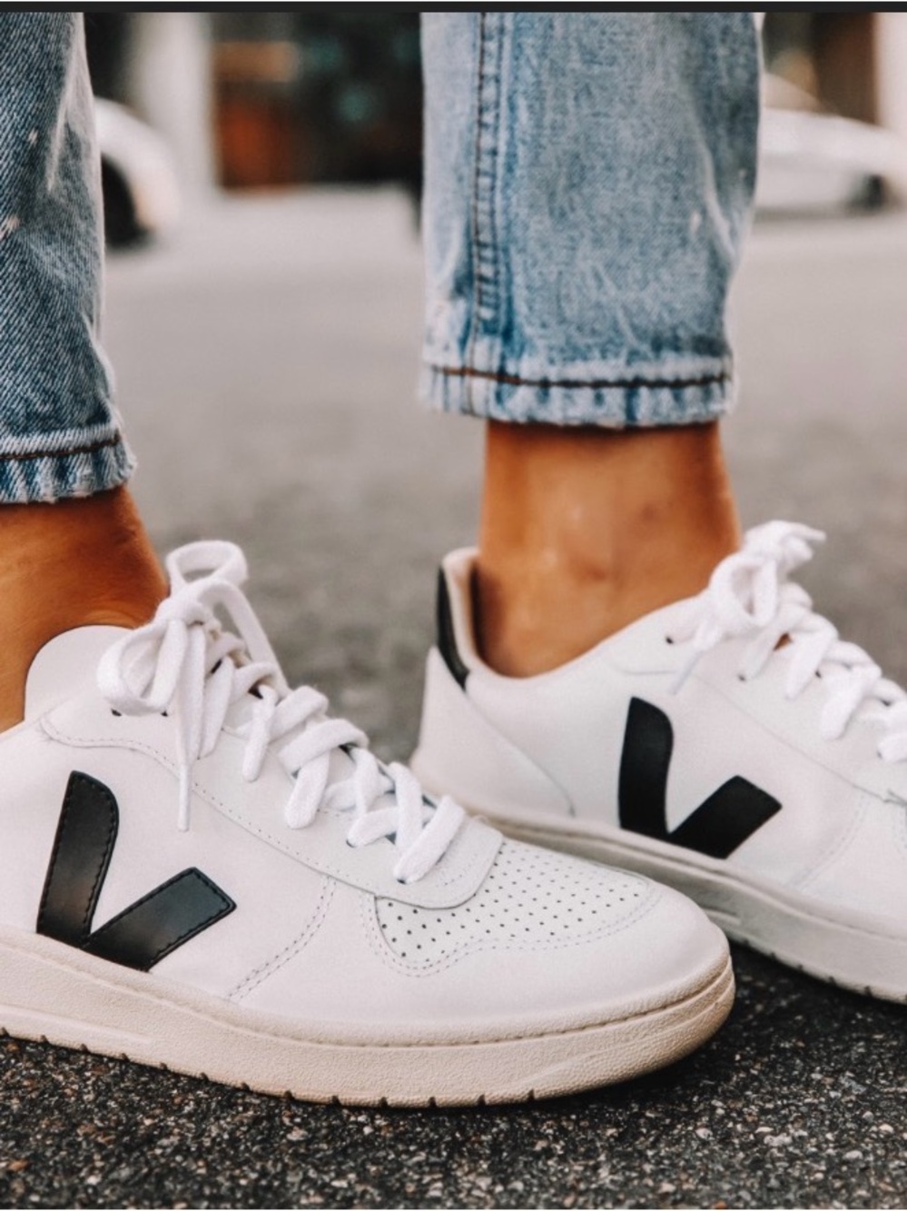 Veja Campo Sneaker - Leather - Size 9